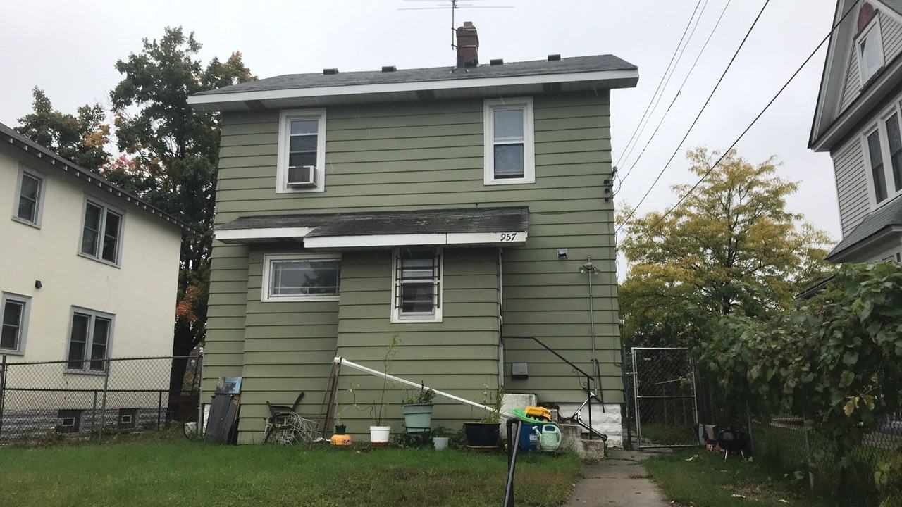 957 Saint Anthony Ave - Photo 2 of 33