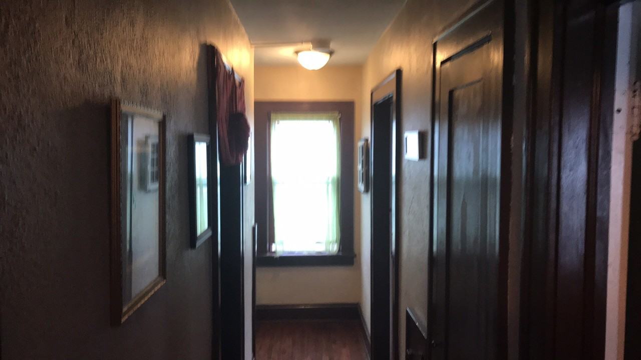 957 Saint Anthony Ave - Photo 4 of 33