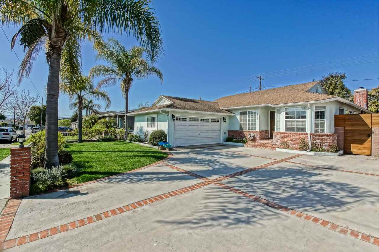 20021 Pruitt Dr - Photo 2 of 38