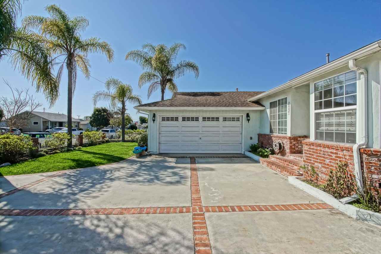 20021 Pruitt Dr - Photo 3 of 38