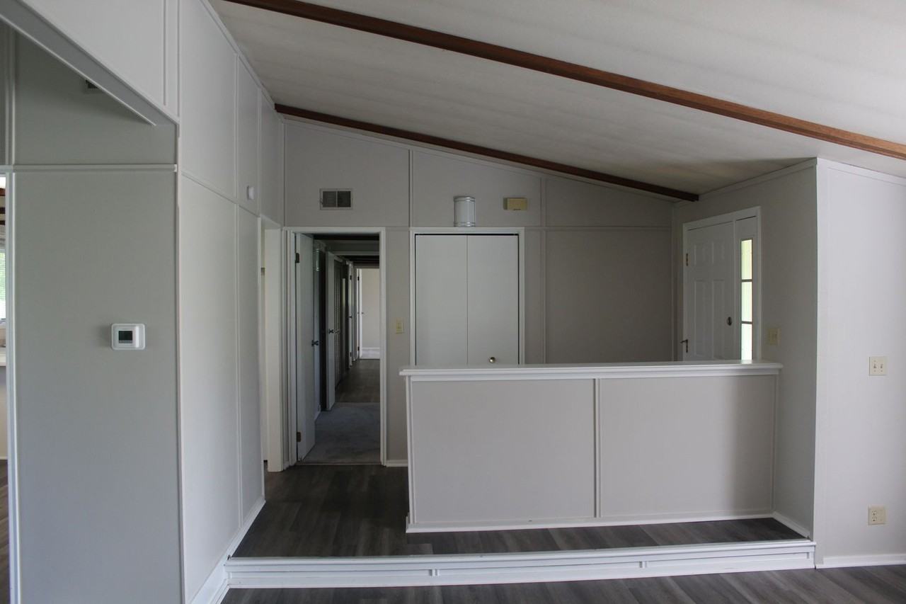 104 Roosevelt Dr - Photo 3 of 14