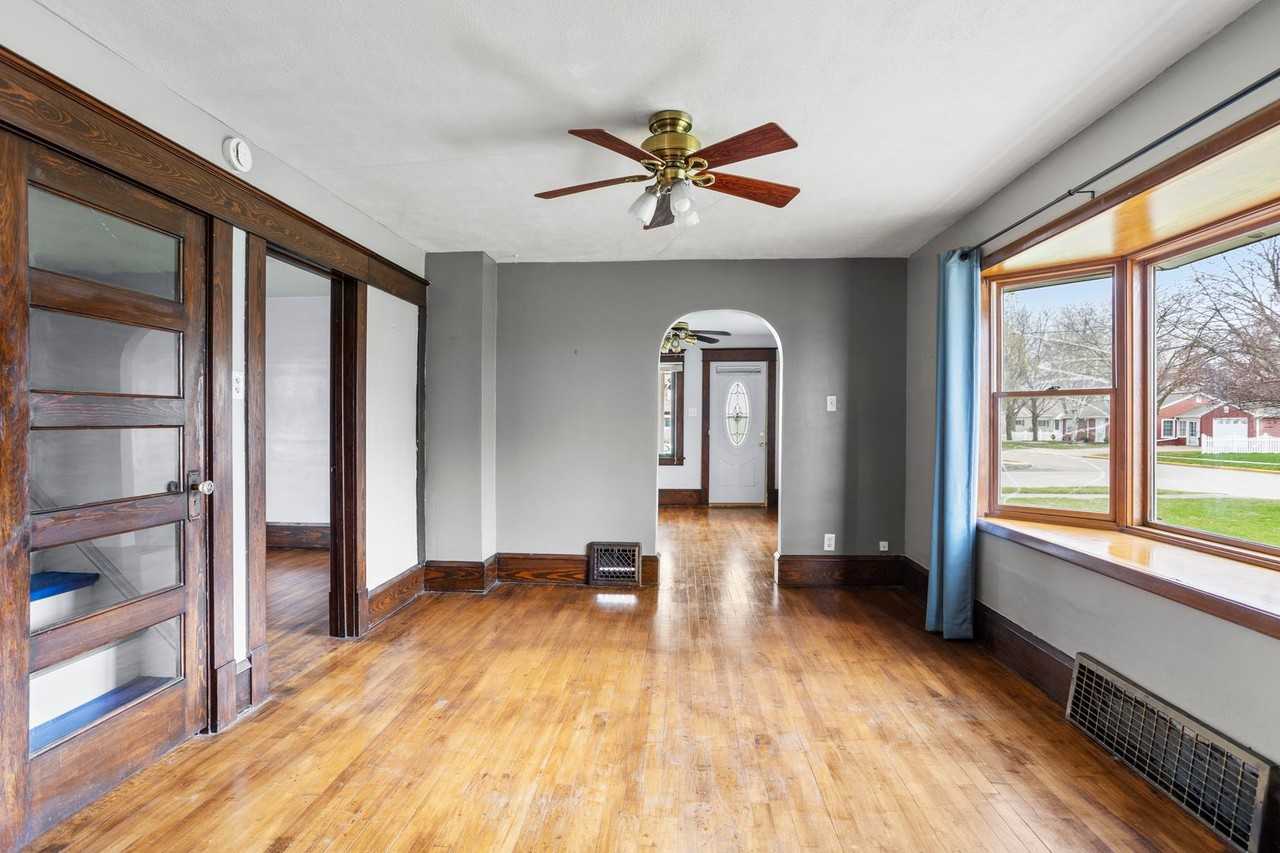 615 E 3rd St - Photo 7 of 24