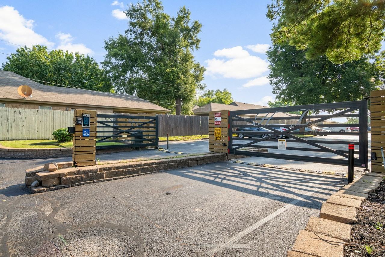 Harper's Lodge Apartments - Photo 5 of 43