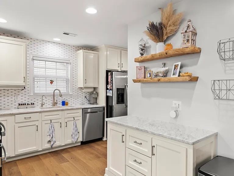 302 Belvedere Dr #NA - Photo 6 of 33