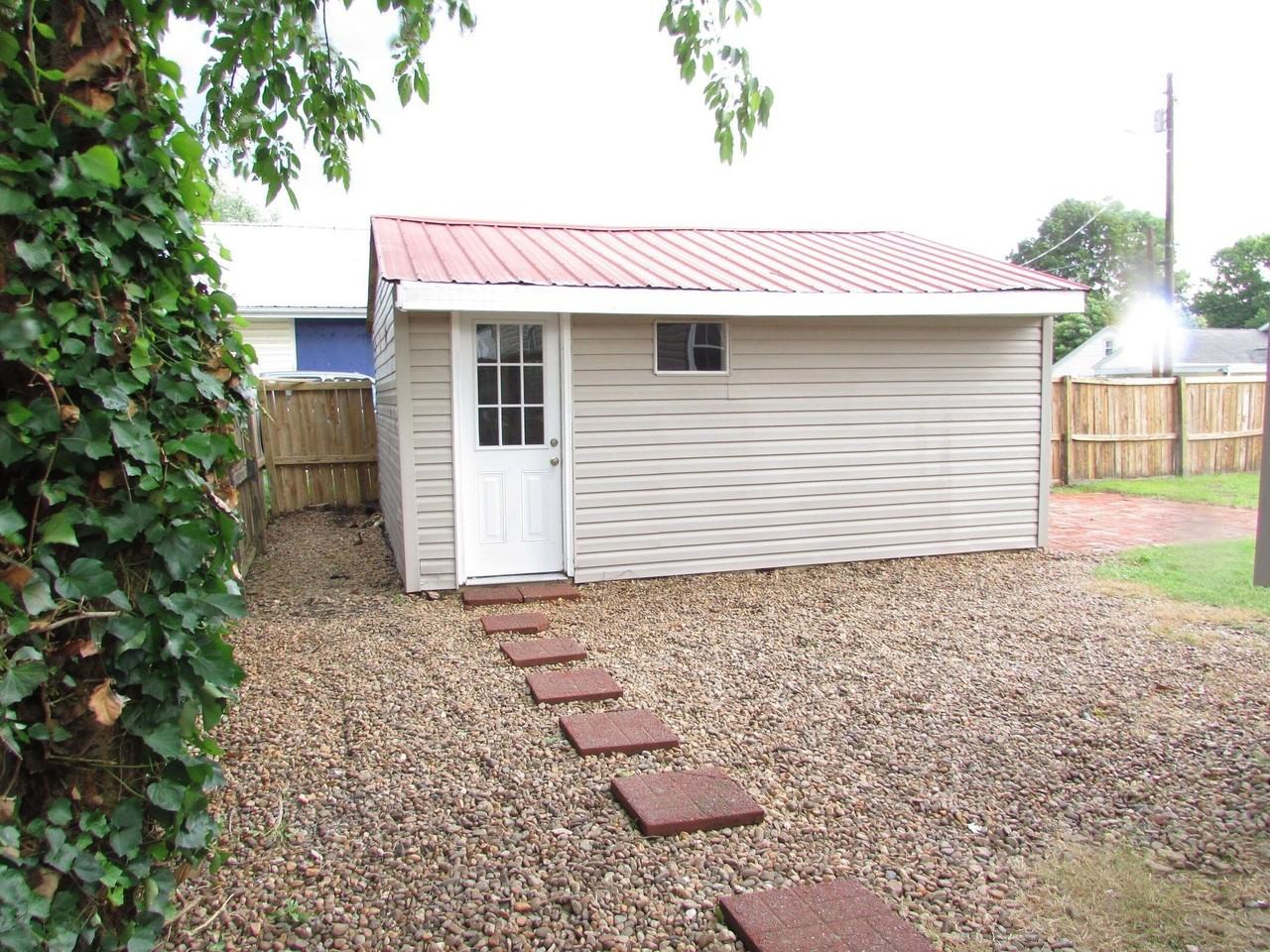 711 N Pine St #NA - Photo 3 of 13