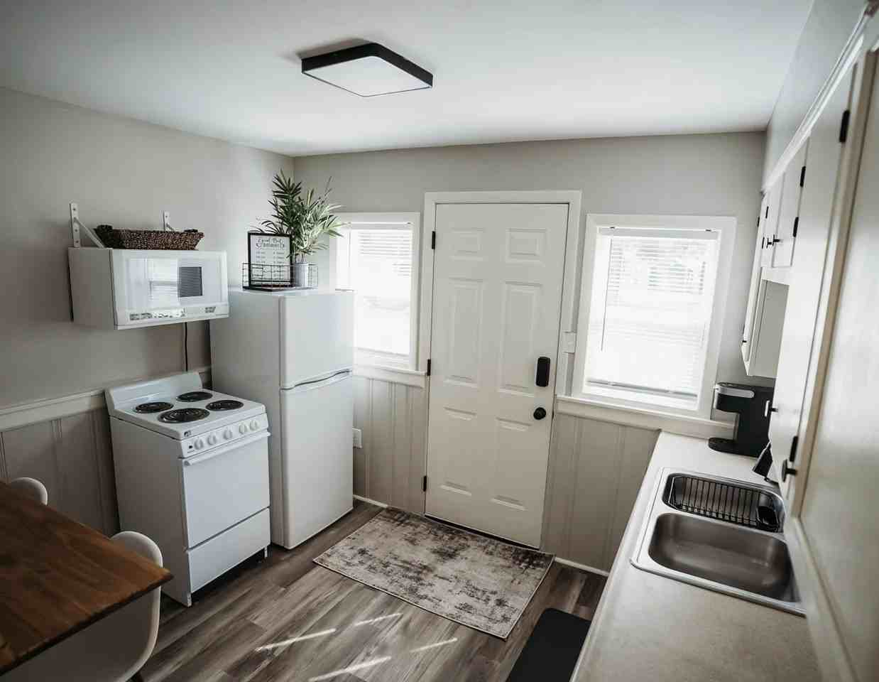 811 S Main St #2 - Photo 3 of 16