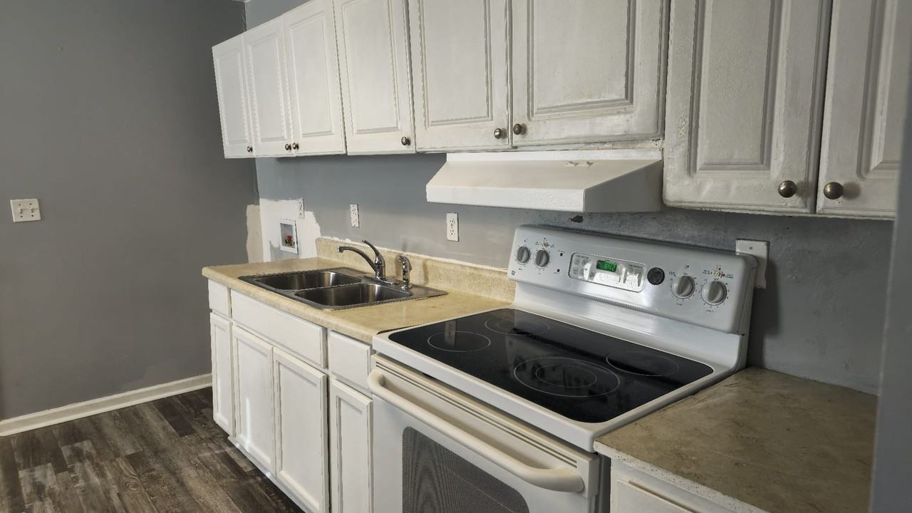 141 Latimer Rd #143 - Photo 2 of 11