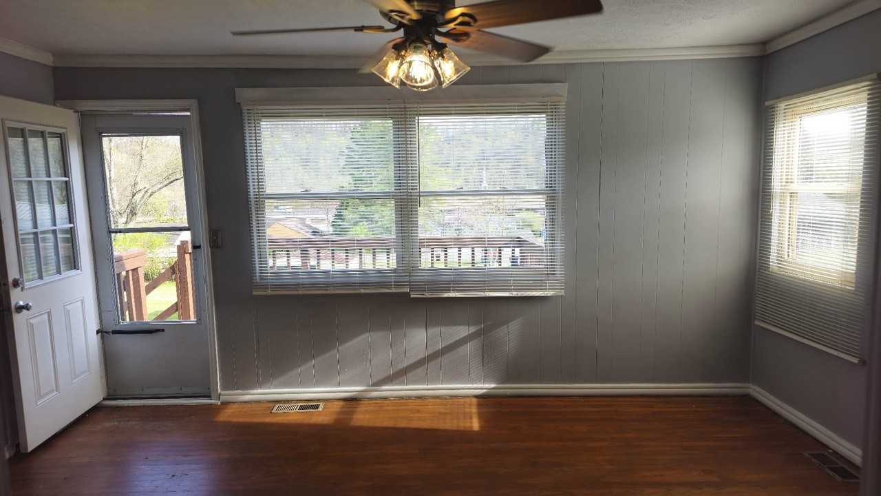 141 Latimer Rd #143 - Photo 3 of 11