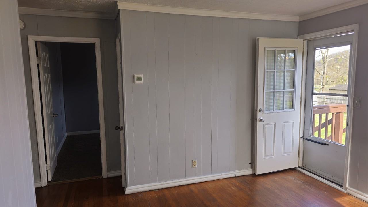 141 Latimer Rd #143 - Photo 5 of 11