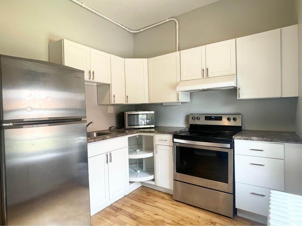 463 King Street East #1 - Photo 2 of 9