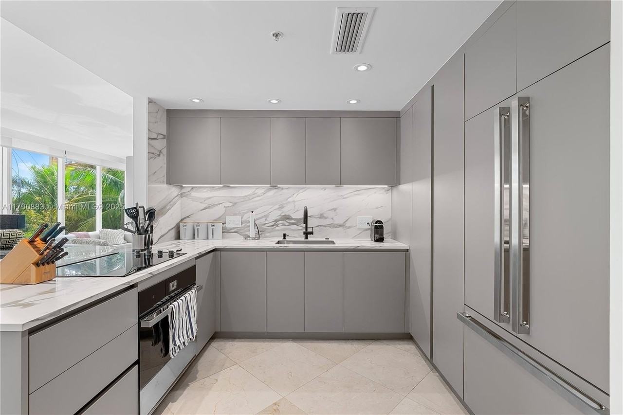 3400 Sw 27th Ave #201 - Photo 5 of 15