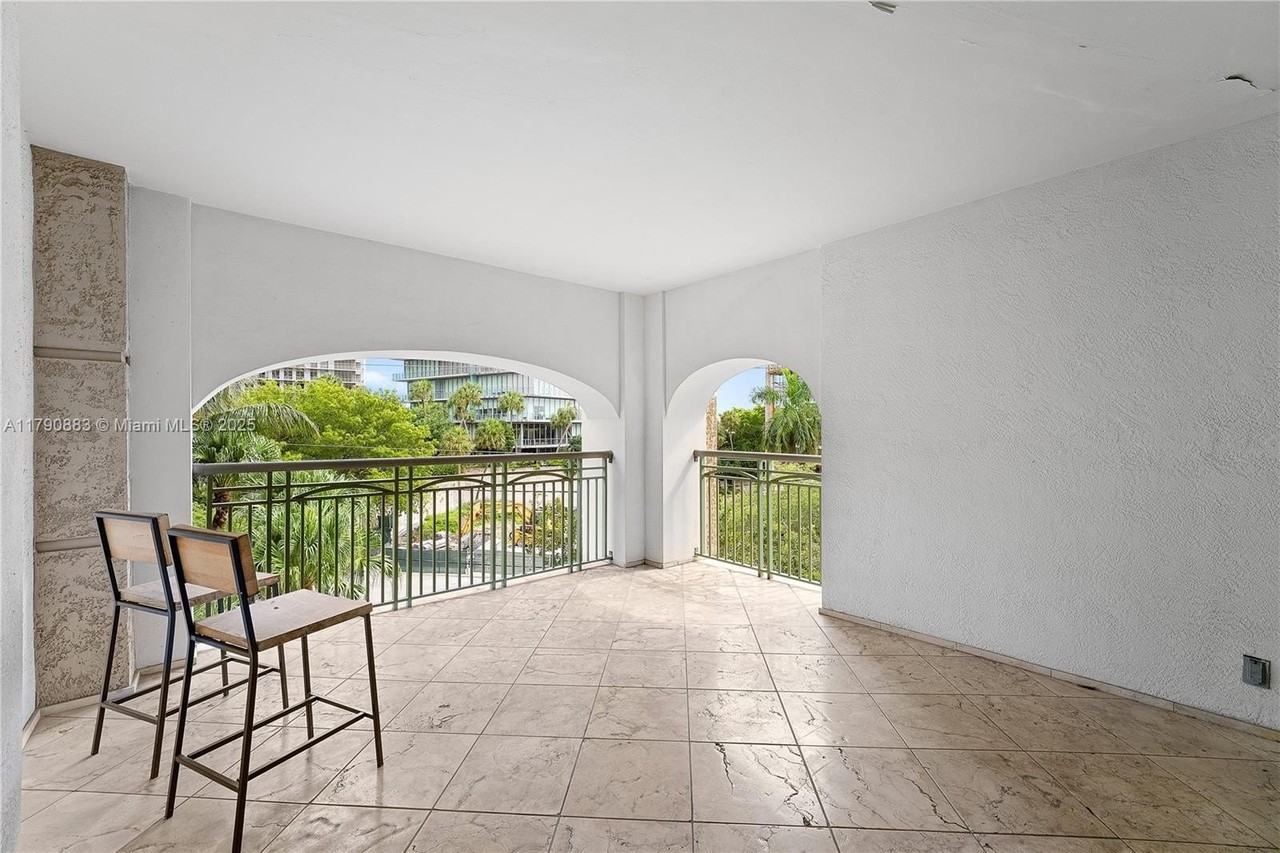 3400 Sw 27th Ave #201 - Photo 6 of 15