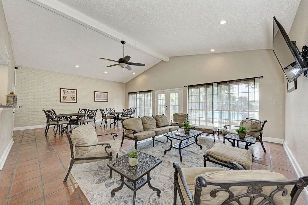 Austin Parke Apartments - Photo 2 of 22