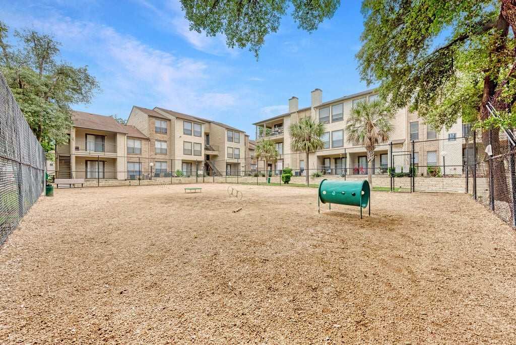 MacKenzie Pointe - Photo 3 of 37