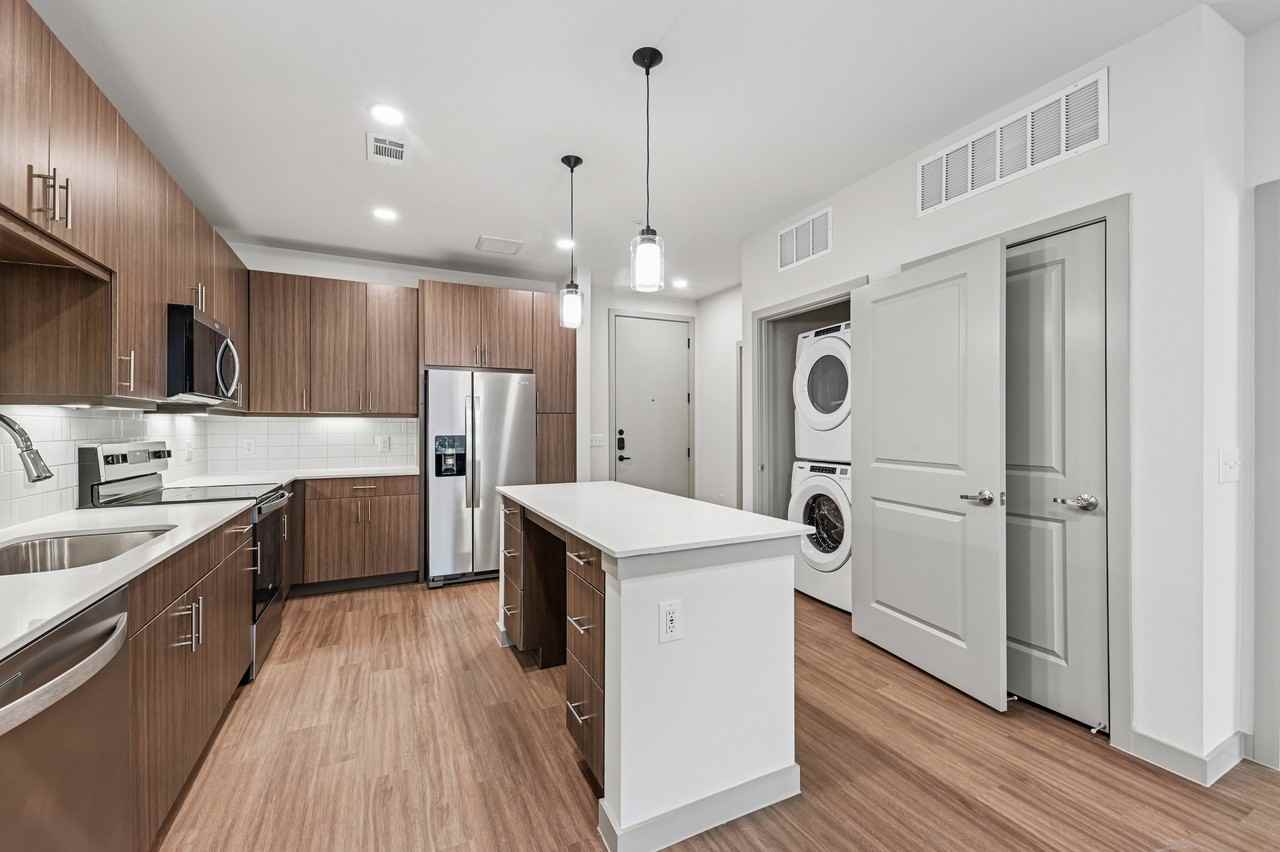 EVIVA Trinity Mills Station - Photo 5 of 50