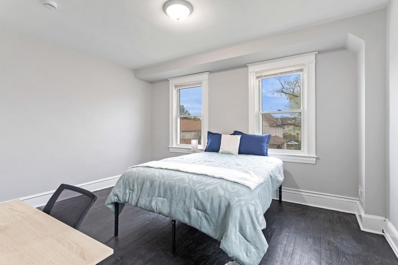 Raspe Ave - Photo 7 of 9