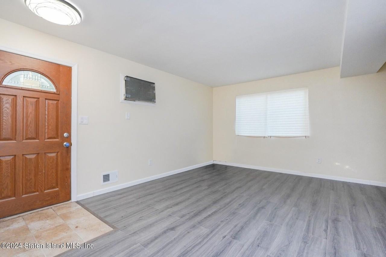 109 Elm St - Photo 3 of 11