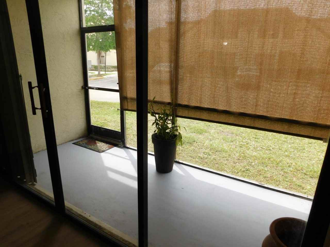 11252 Taft Street - Photo 5 of 40