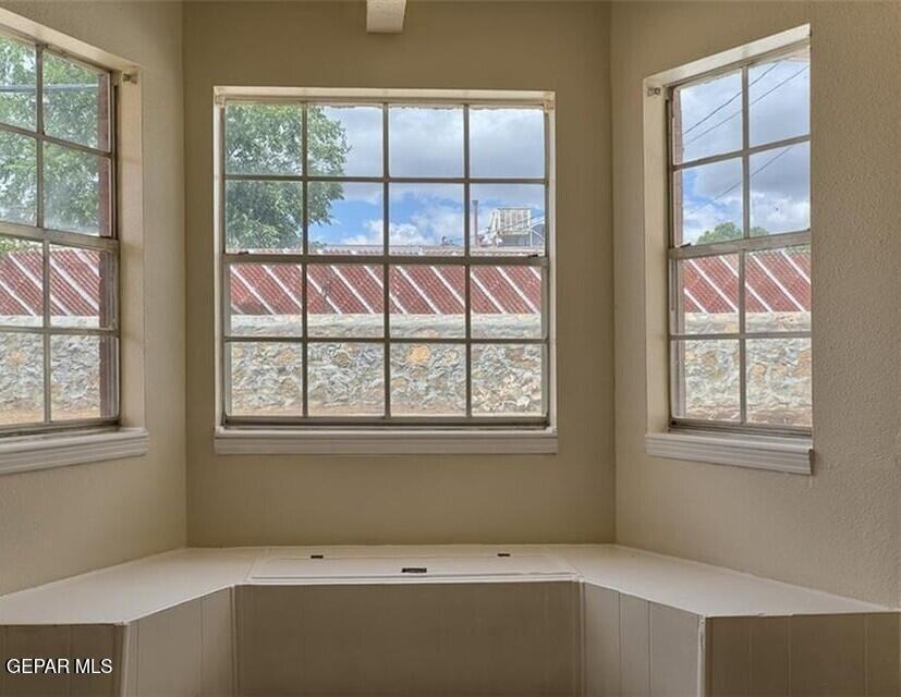 10073 Kellogg St - Photo 5 of 18