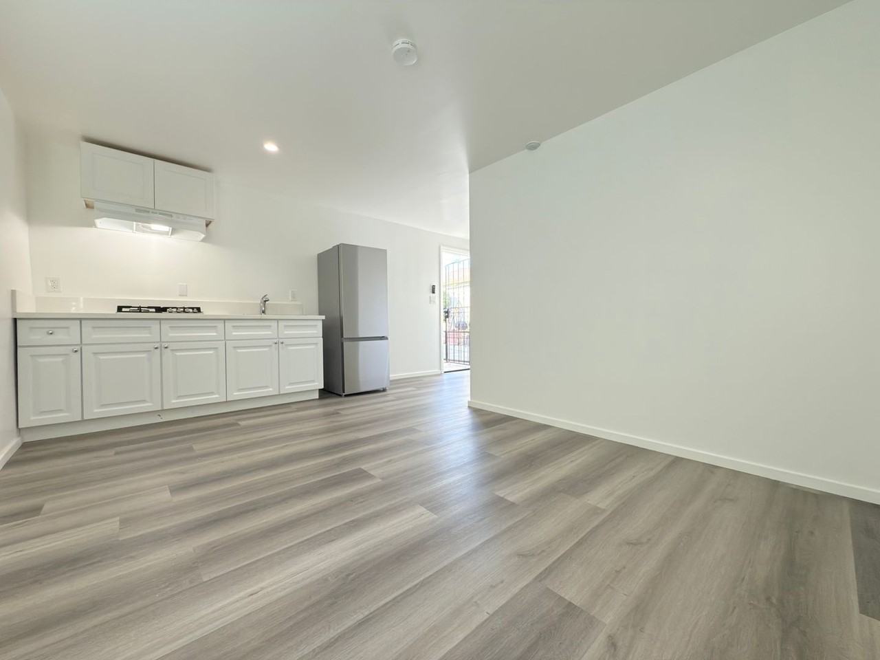 639 Griffith St - Photo 3 of 7