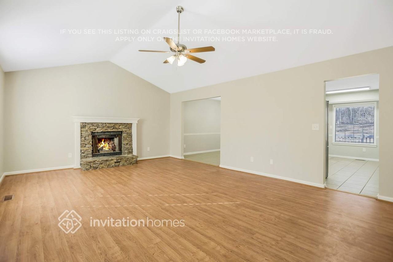 729 Country Lake Ct - Photo 5 of 19
