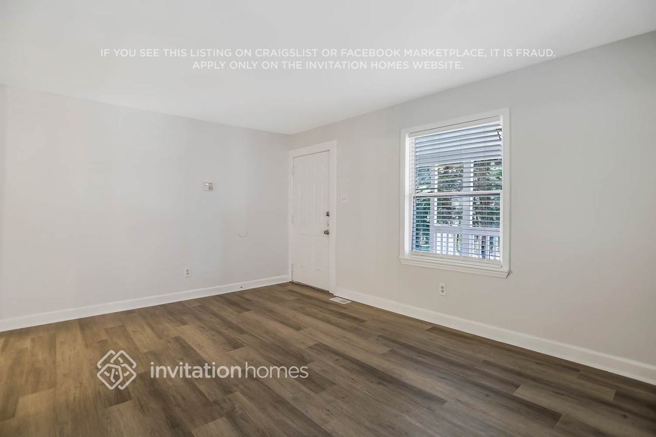 2494 Swallow Cir Se - Photo 2 of 21