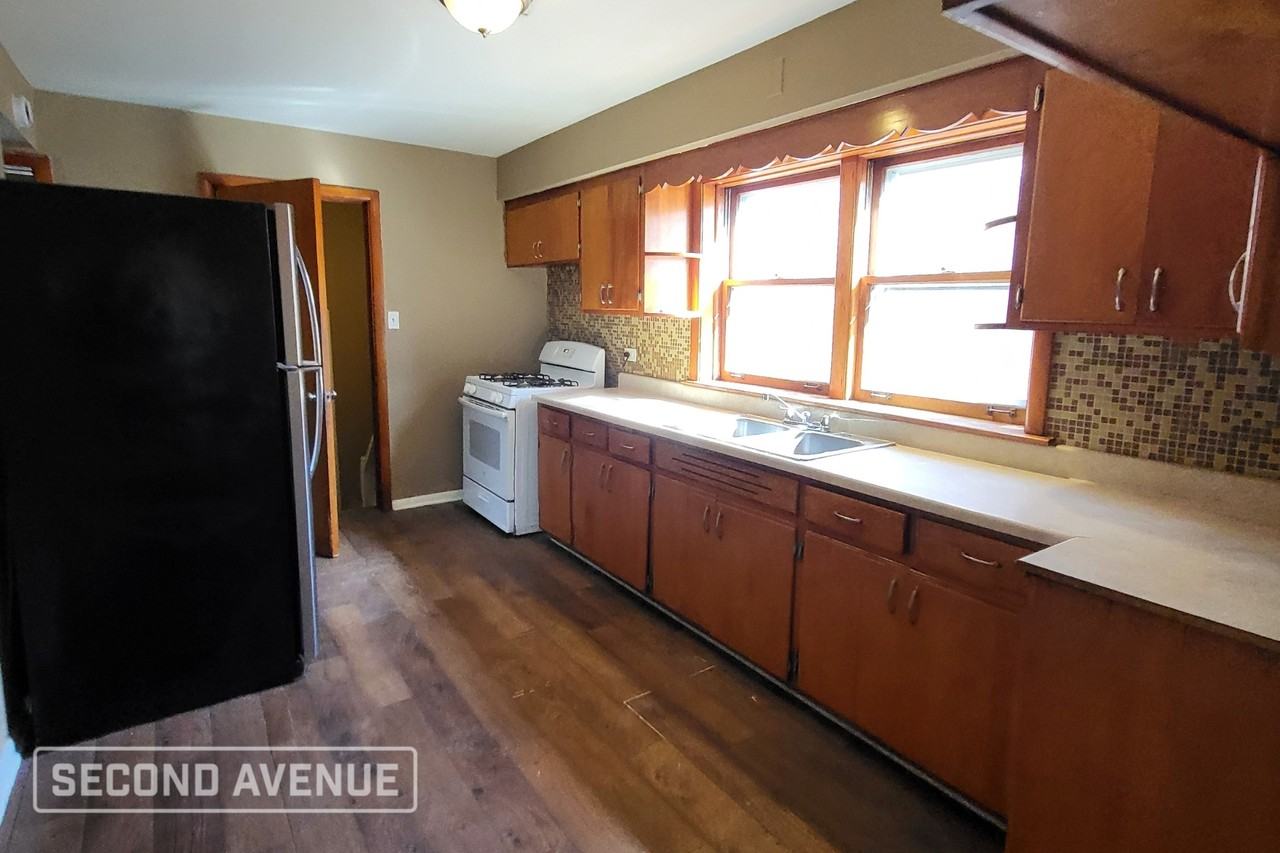 8815 S Merrill Ave - Photo 2 of 12