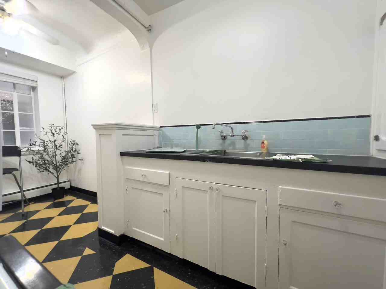 Metropolitan Apartments - Photo 7 of 44