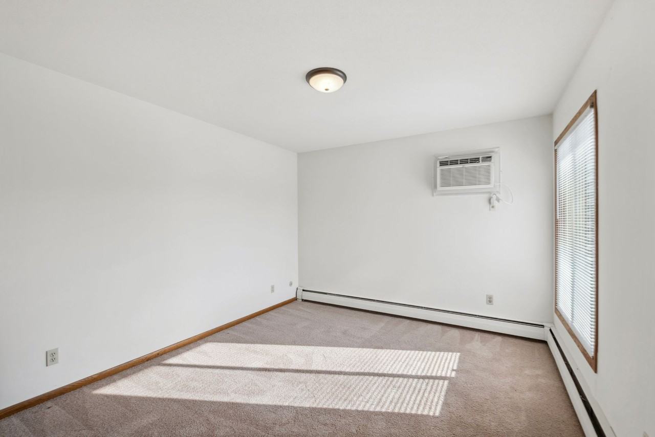 Rose Mall Apartments - Photo 6 of 50