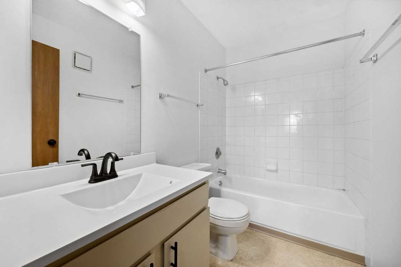 The Grove of White Bear Lake - Photo 4 of 50