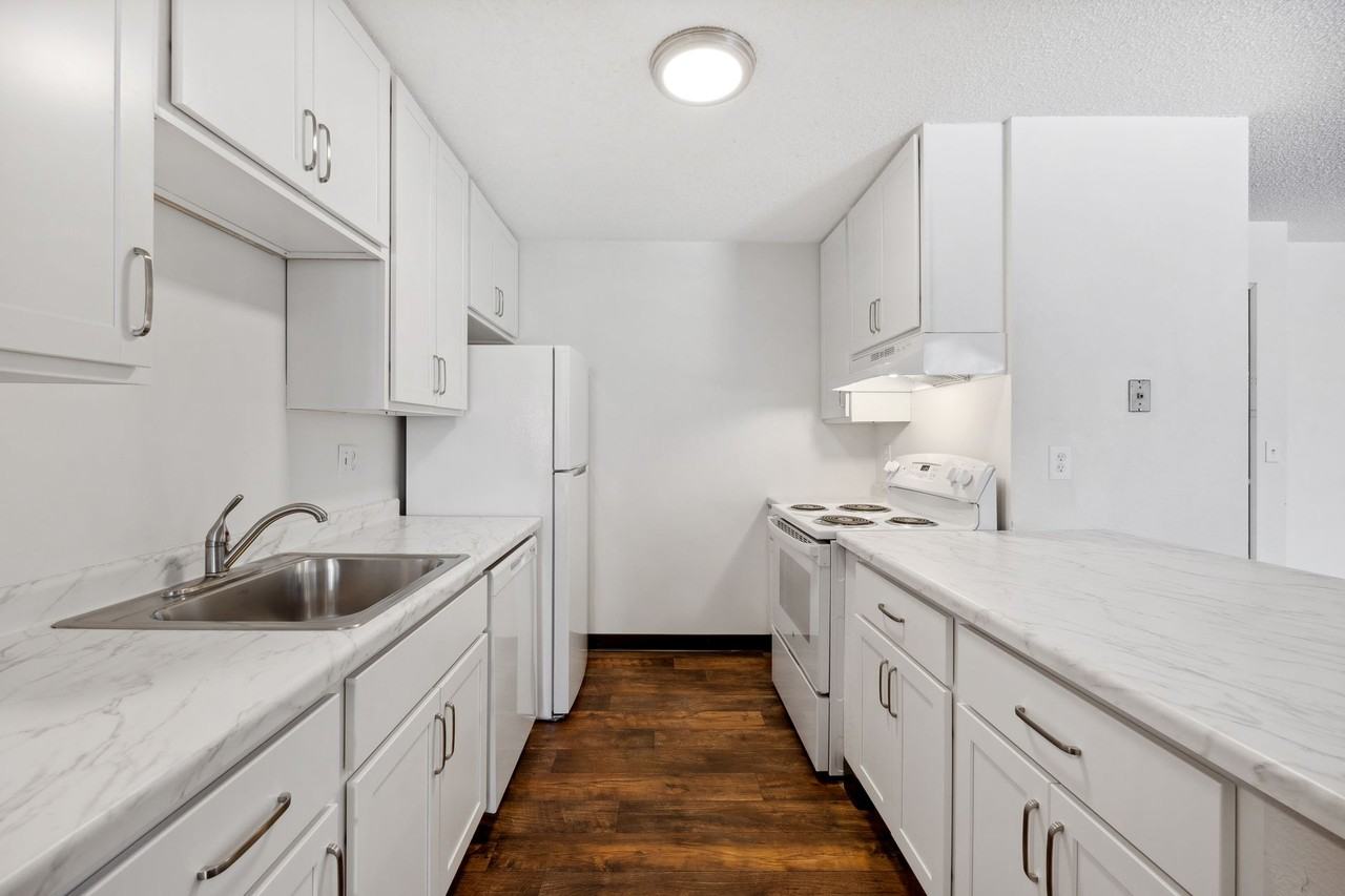 The Grove of White Bear Lake - Photo 7 of 50