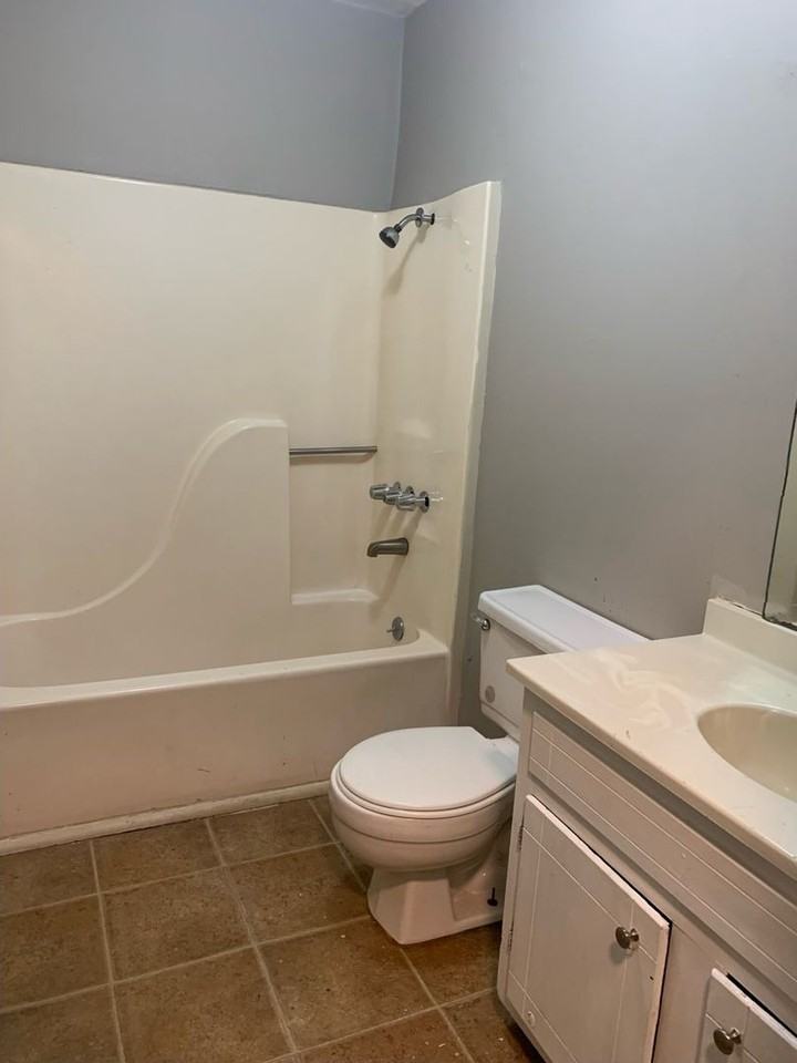 235 Pinecrest Ave - Photo 5 of 10