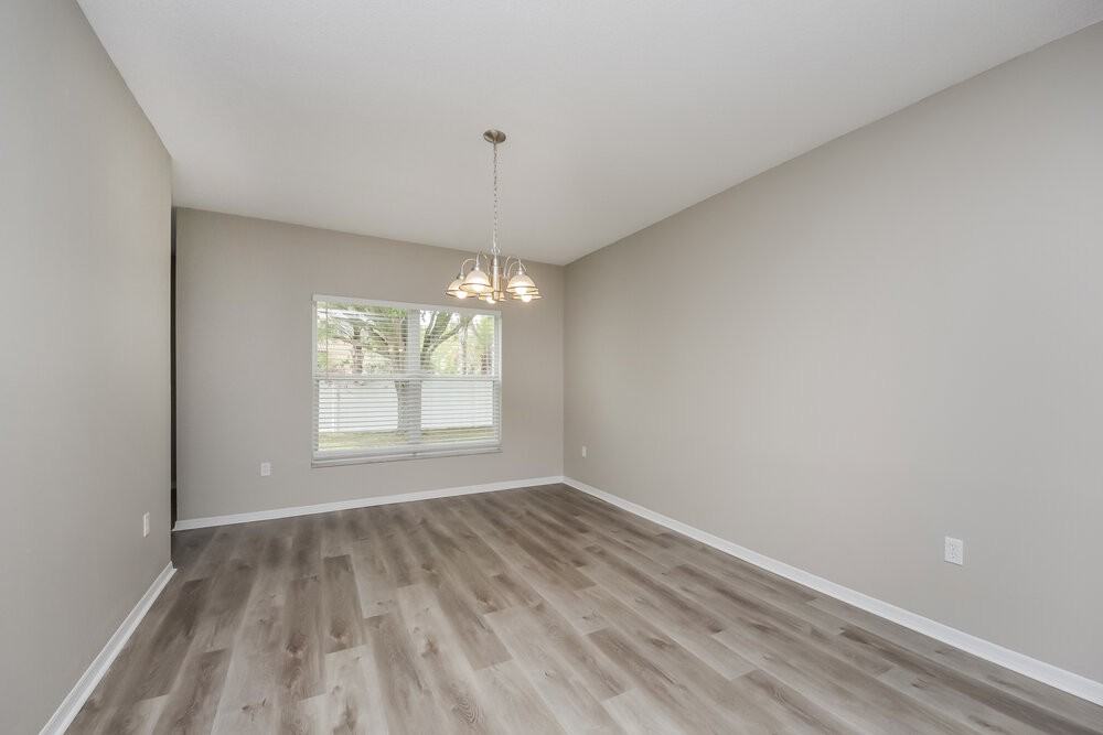 553 Brentford Ct - Photo 6 of 17