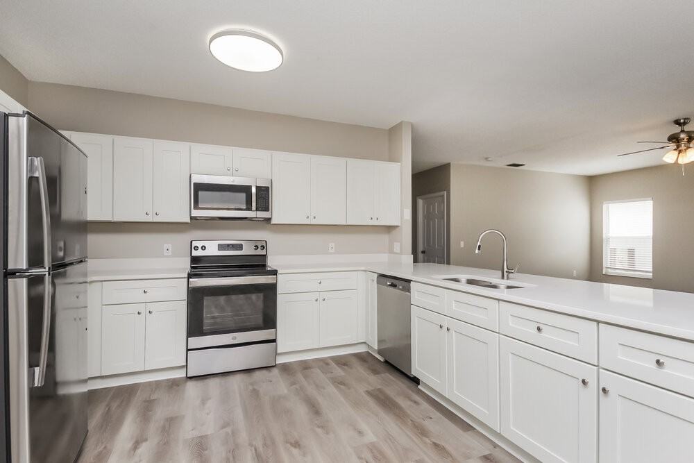 553 Brentford Ct - Photo 7 of 17