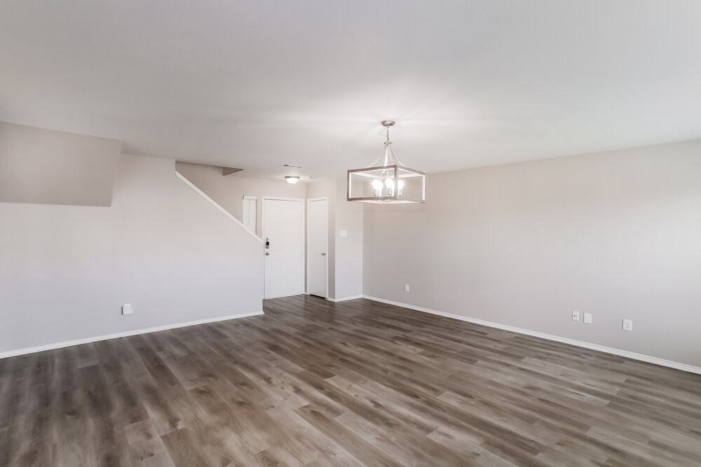 7528 Lazy Spur Blvd - Photo 4 of 17
