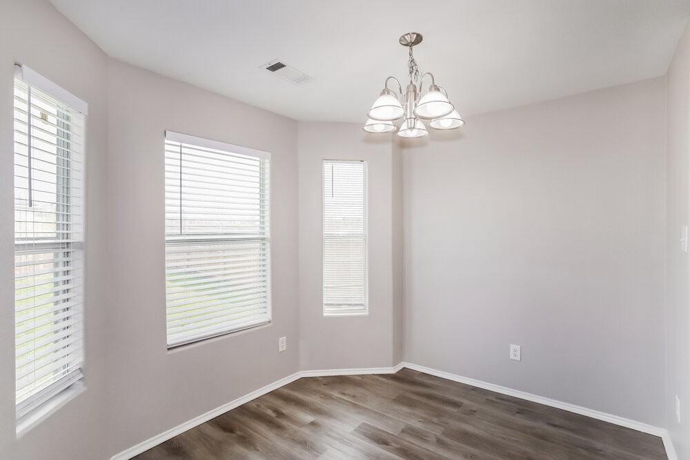 7528 Lazy Spur Blvd - Photo 6 of 17