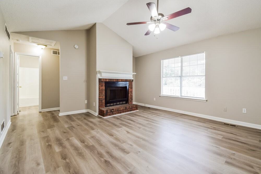 23 Park Ave W - Photo 4 of 17