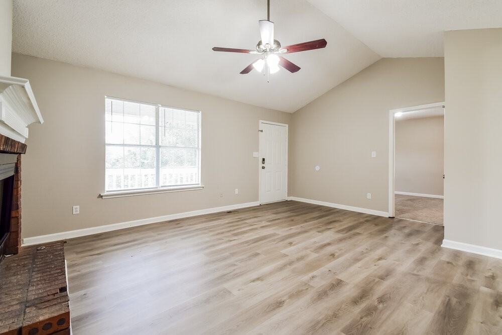 23 Park Ave W - Photo 5 of 17