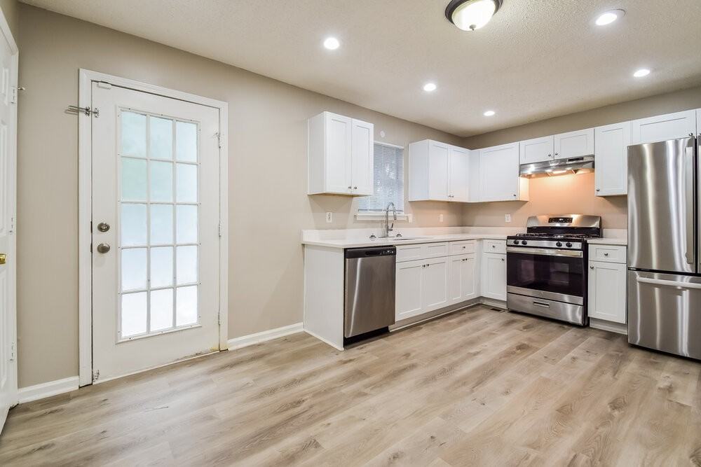 23 Park Ave W - Photo 6 of 17