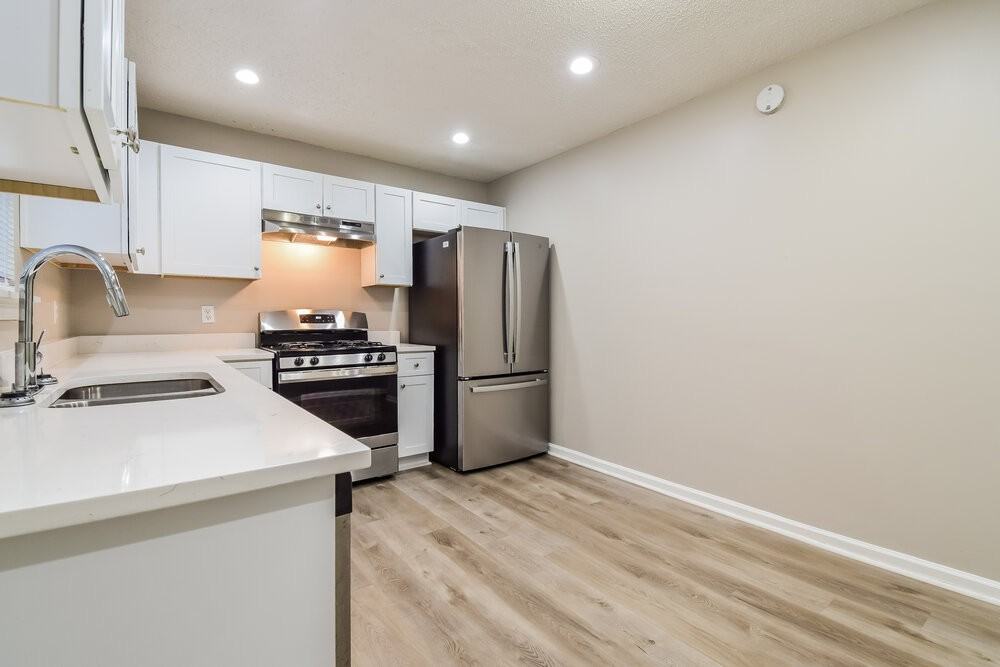 23 Park Ave W - Photo 7 of 17