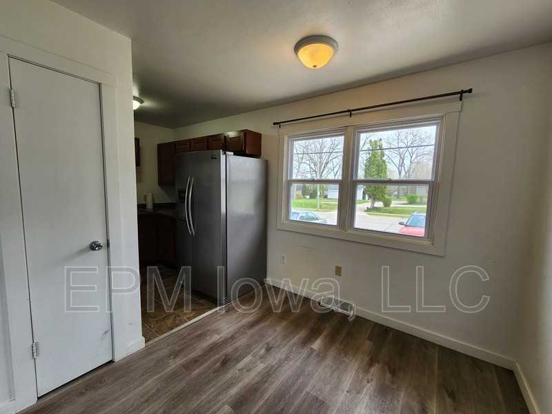 107 8th Ave Ne - Photo 3 of 17