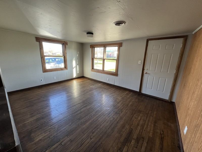 1139 Perrot St - Photo 2 of 12