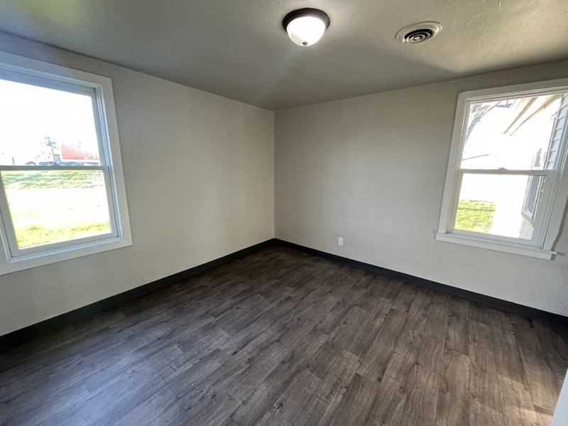 1139 Perrot St - Photo 4 of 12