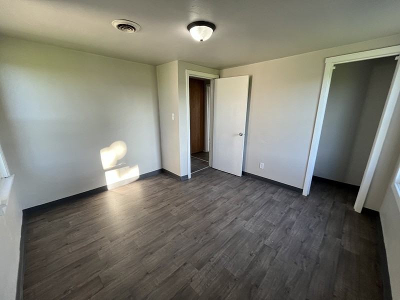 1139 Perrot St - Photo 5 of 12