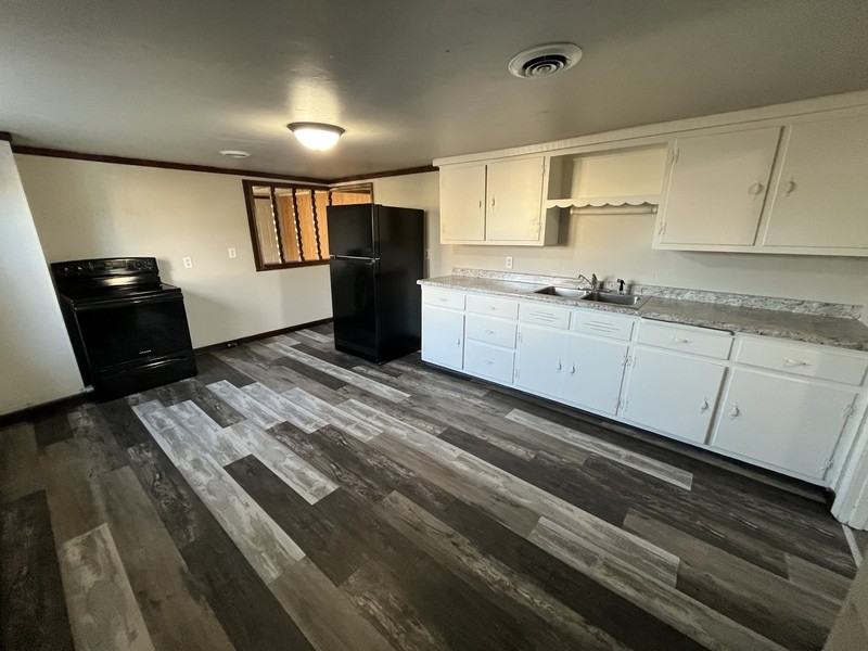 1139 Perrot St - Photo 7 of 12