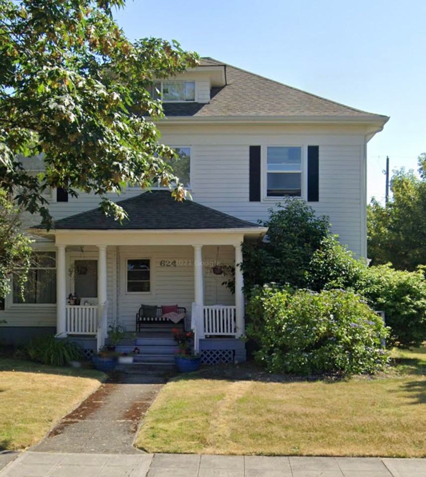 The White House Apts - Photo 2 of 4