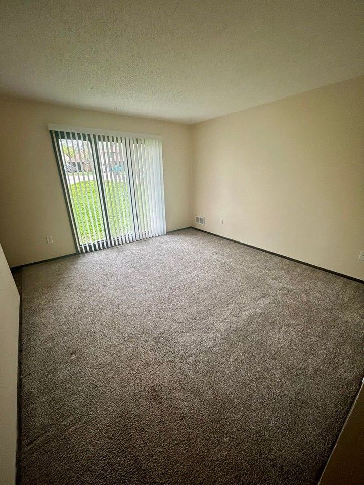 3607 Se 11th St - Photo 3 of 7