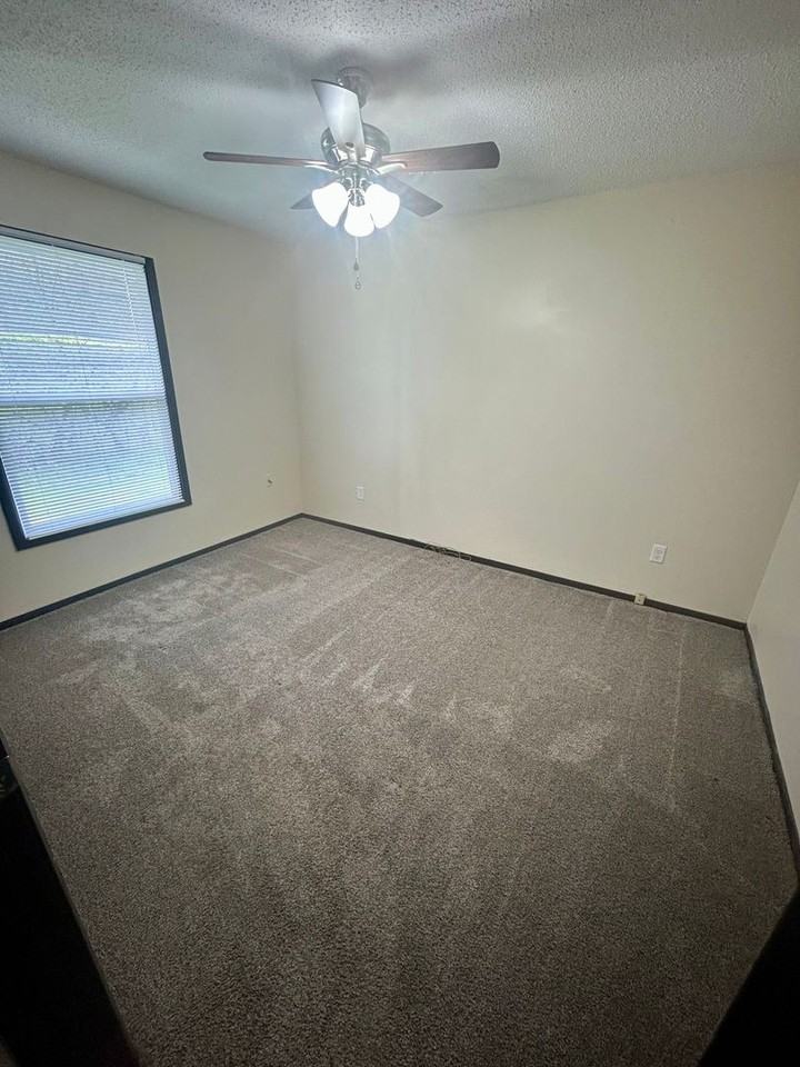 3607 Se 11th St - Photo 5 of 7