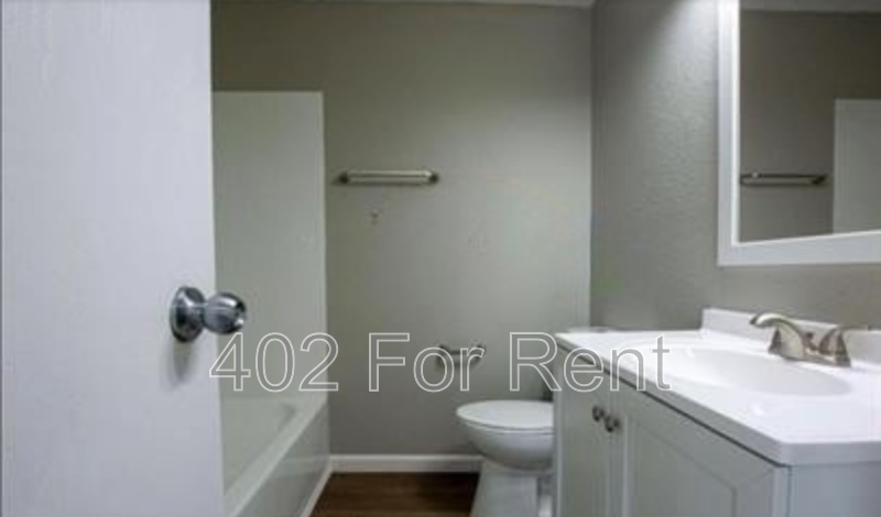 210 S 24th St - Photo 4 of 11