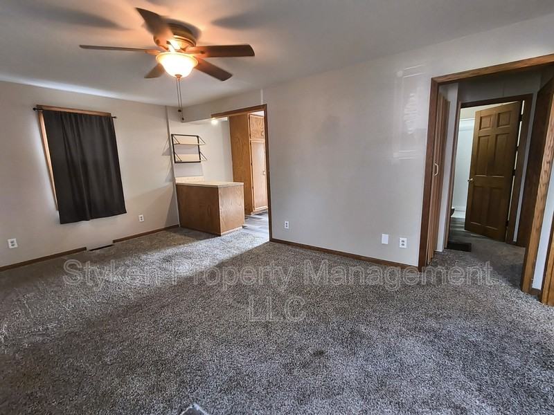 304 S East St - Photo 2 of 9